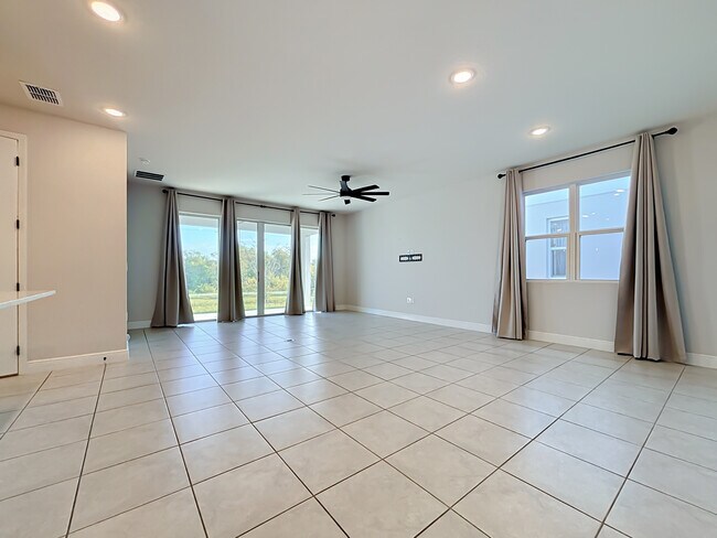 Building Photo - 362 Sofia Ln
