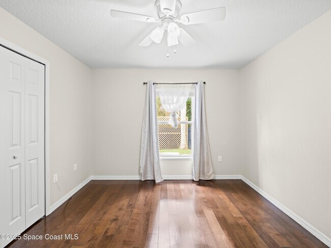 Building Photo - 380 Courtney St