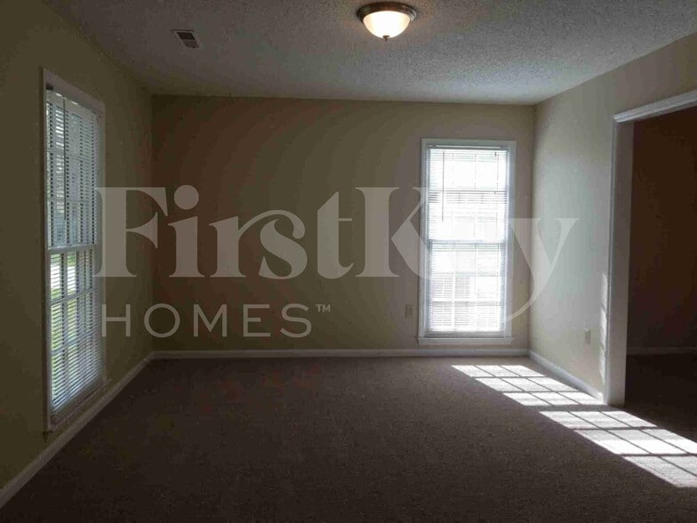 Building Photo - 9924 Avon Farm Ln