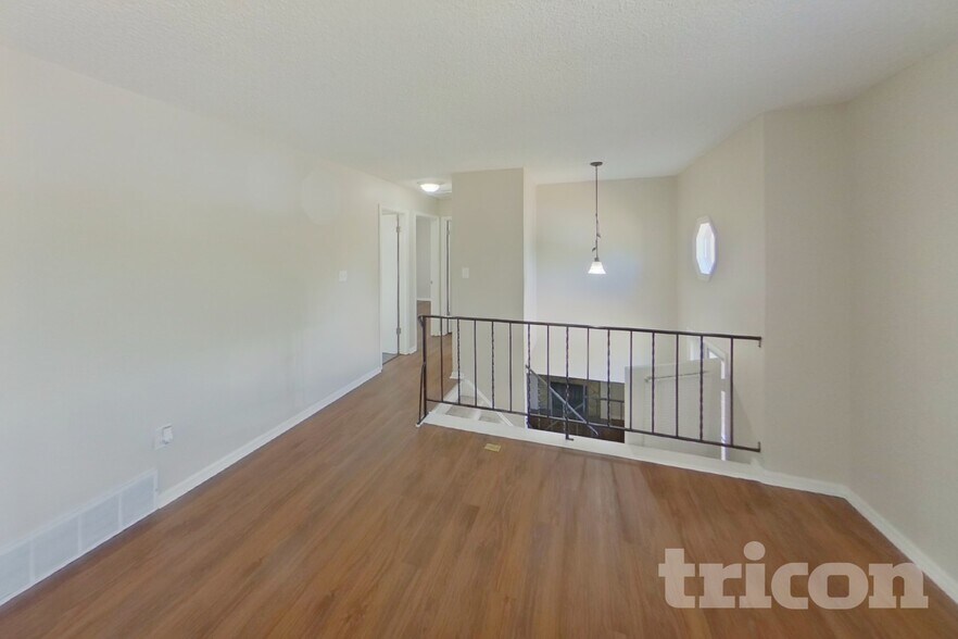 Building Photo - 1046 Nolte Dr W