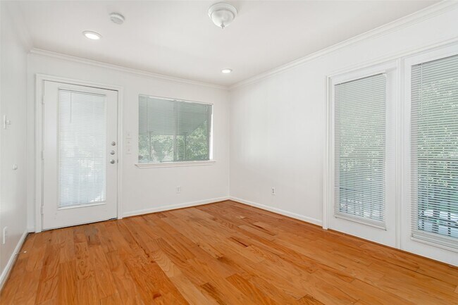 Building Photo - 4931 Junius St