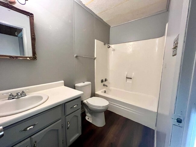 Building Photo - 202 Lobo Loop