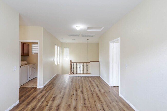 Building Photo - Northwest 3 Bedroom 2.5 Bath Home In Gated...