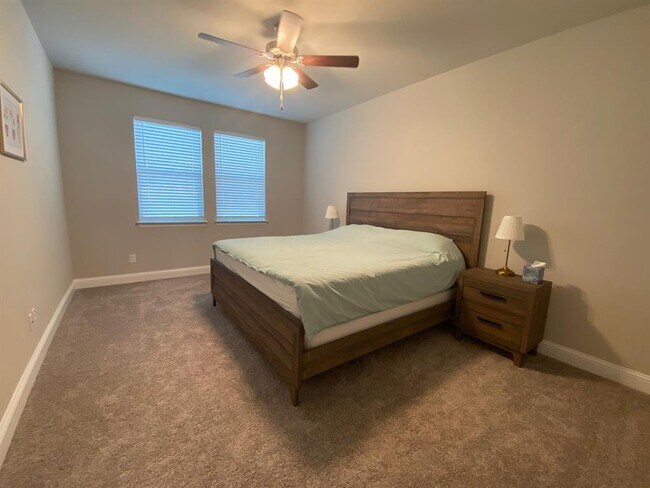 Building Photo - 2008 Naples Dr