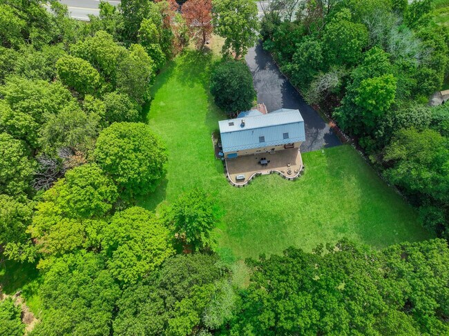 Building Photo - 338 Clove Rd