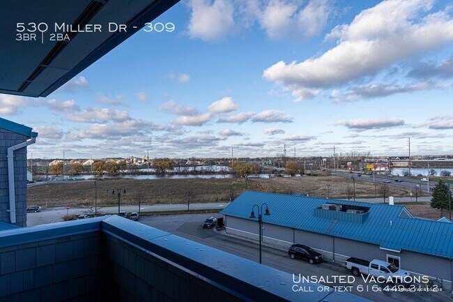 Building Photo - Grand Landing Condo