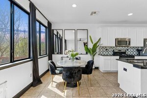 Building Photo - 1346 Nicholas Manor