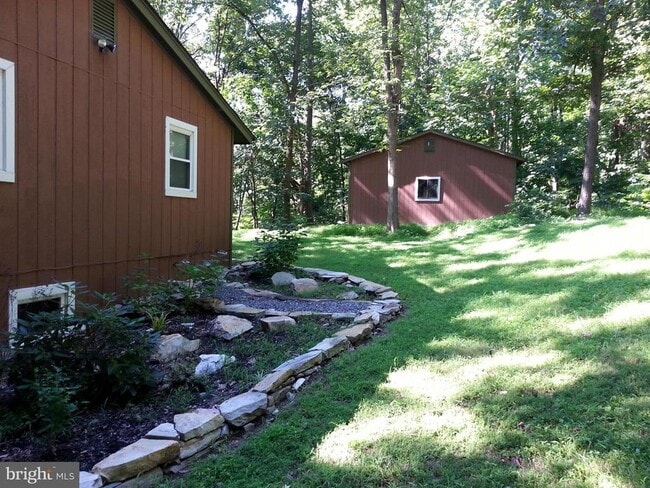 Building Photo - 1601 Summit Dr