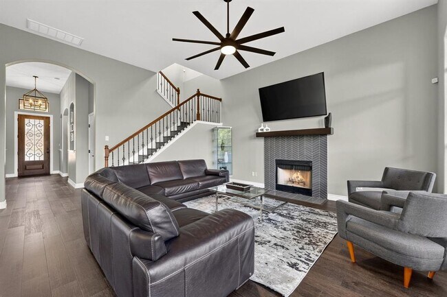 Building Photo - 2801 Manitou Dr