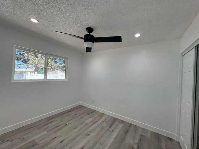 Building Photo - Fully Renovated 3-Bed in the heart of Teha...