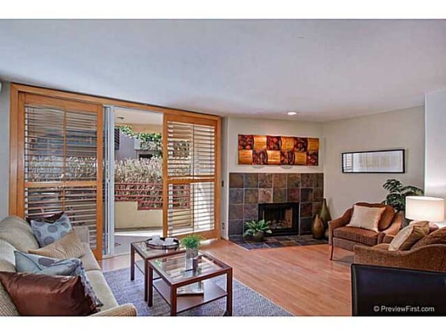 Building Photo - $3,100 - 2 Bed / 2 Bath Condo in Mission H...