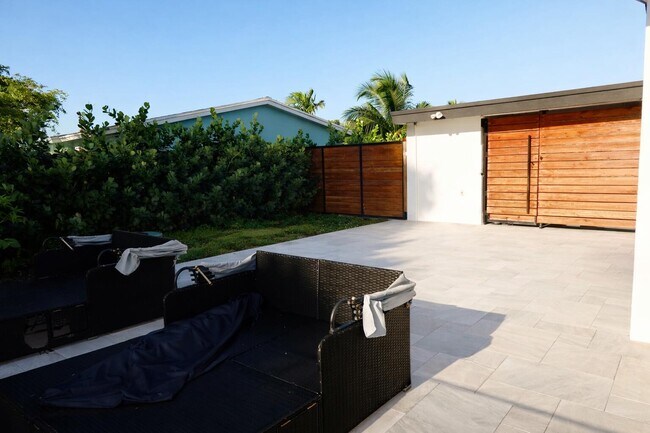 Building Photo - 1820 SW 36th Ave