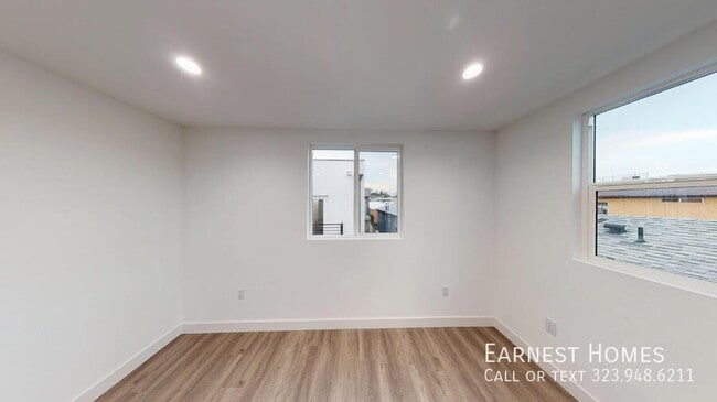 Building Photo - 2219 1/2 W Court St-