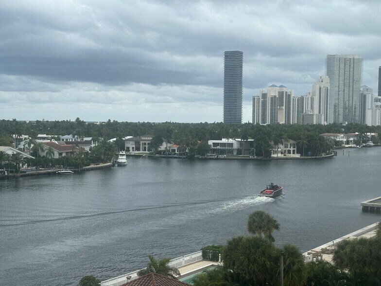 Building Photo - 20505 E Country Club Dr