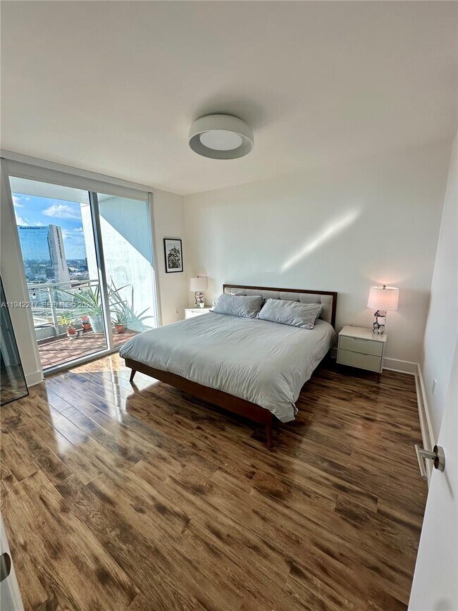 Building Photo - 90 SW 3rd St