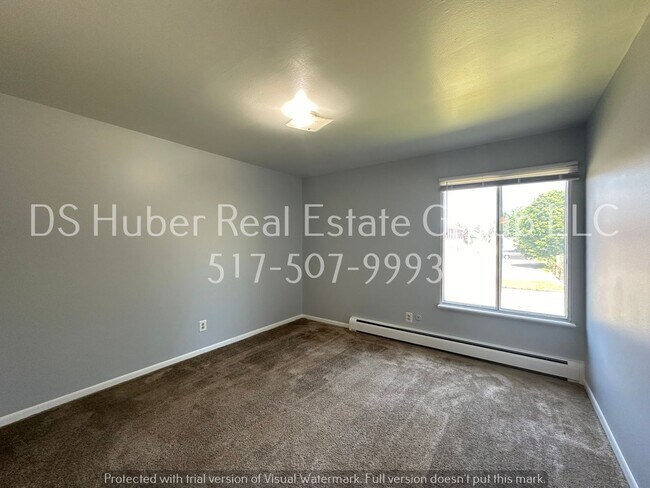 Building Photo - 1016 E. Greenlawn-8