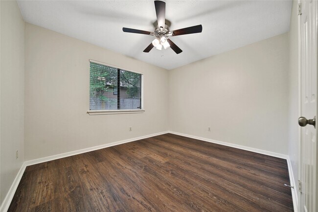 Building Photo - 3939 Fawn Creek Dr