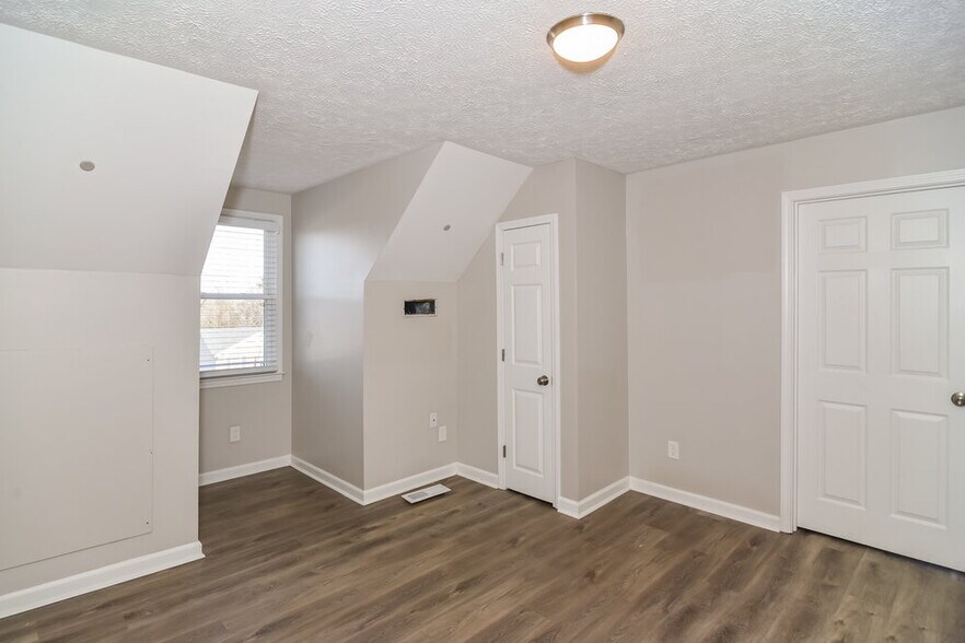 Building Photo - 1423 Marymont Dr