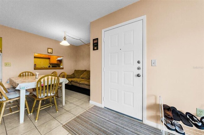Building Photo - 2575 Pine Ridge Way S