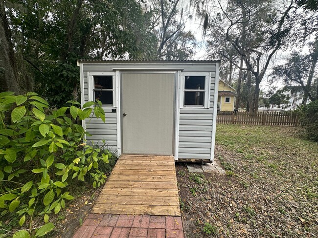 Building Photo - Charming 2 bedroom with fireplace