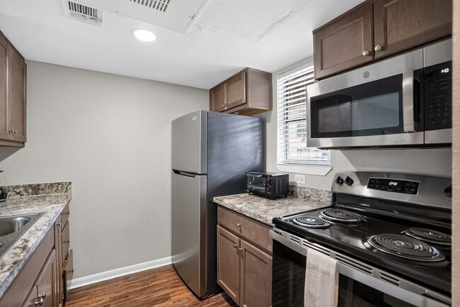 Building Photo - 5550 Folsom Dr