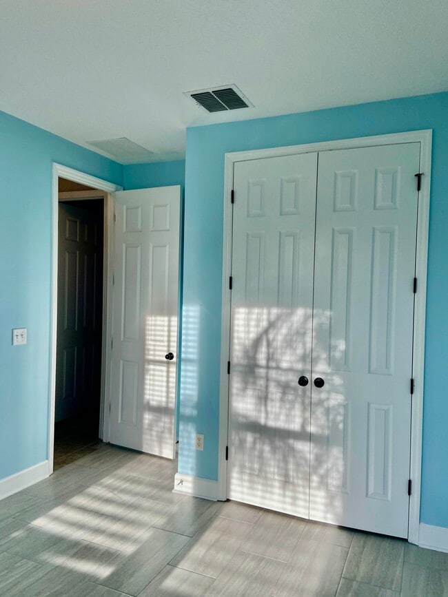 Building Photo - 30 Paradise Valley Dr