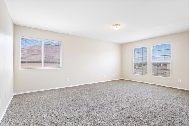 Building Photo - 3 Bedroom/2.5 Bath Bluffs of Lookout Canyon Subdivision