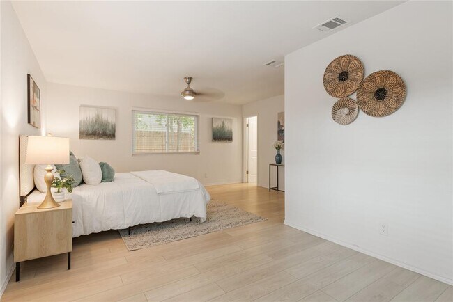 Building Photo - 6809 Lunar Dr