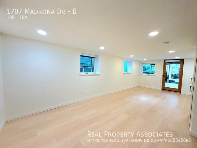 Building Photo - 1707 Madrona Dr
