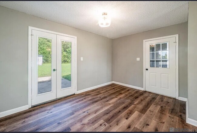 Building Photo - 37520 Butz Rd