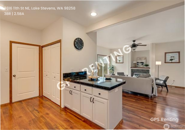 Building Photo - Stylish 3-Bedroom Home in Prime Lake Steve...