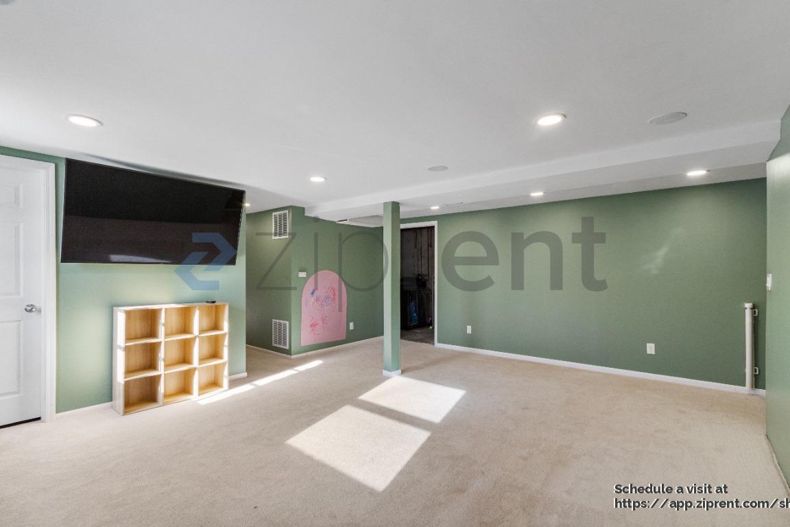 Building Photo - 10017 Sprague St