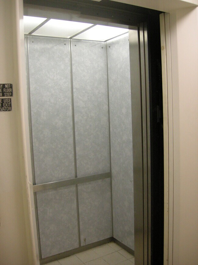 Elevator to the Garage Parking - 931 Euclid St