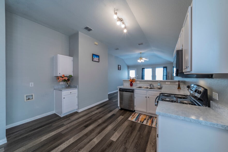 Building Photo - 11765 Bobcat Dr