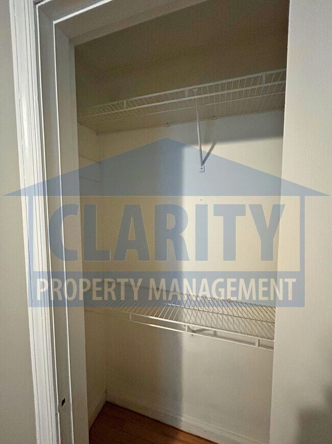 Building Photo - Single level! Two bedrooms!