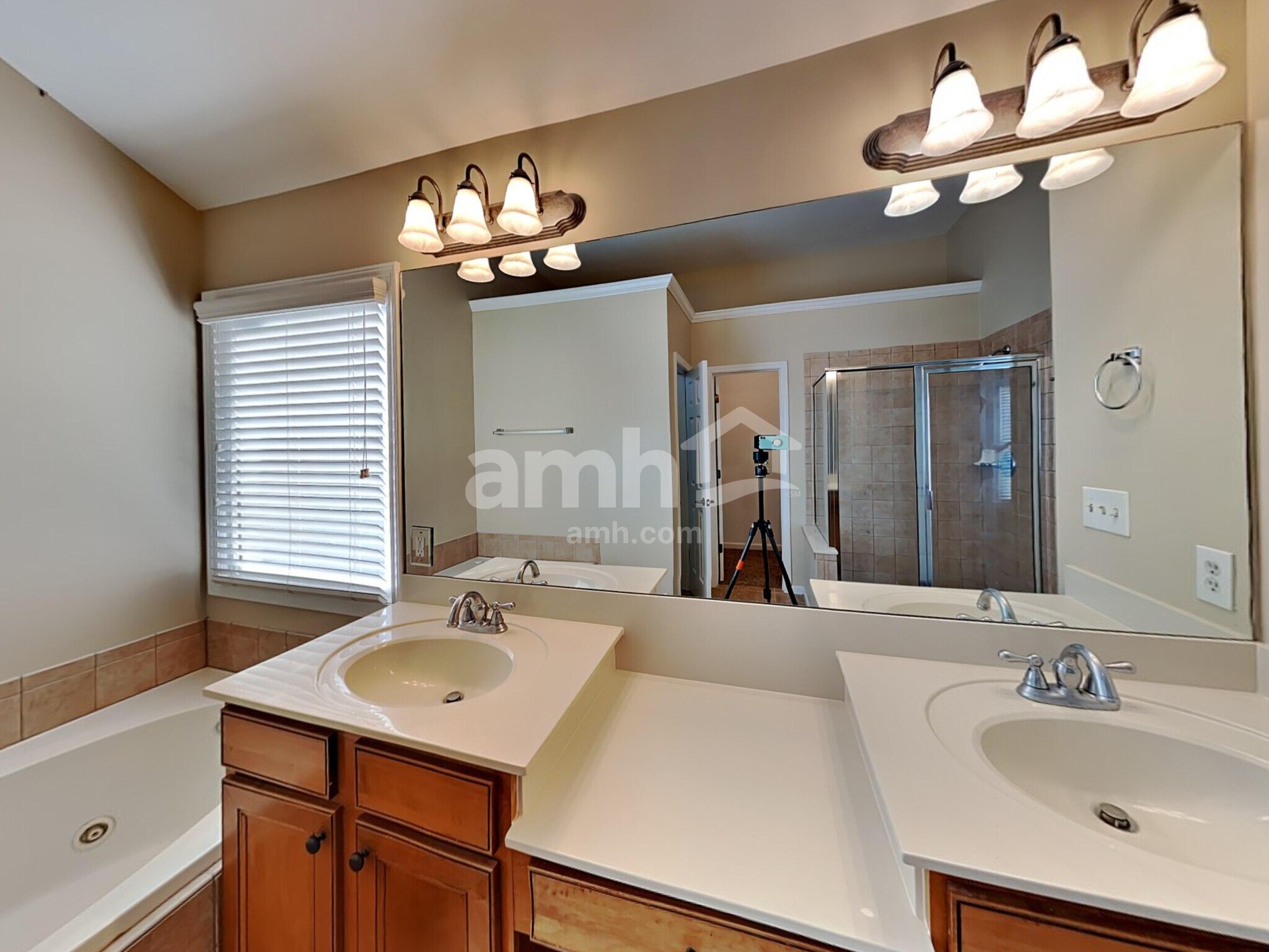 Building Photo - 3215 Thimbleberry Trail