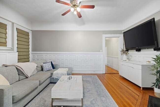 Building Photo - 259 Beacon St