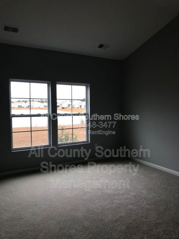 Building Photo - 877 Devon Estate Ave