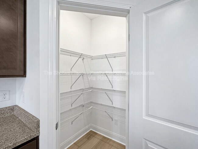 Building Photo - 1724 Bennett Vlg Dr