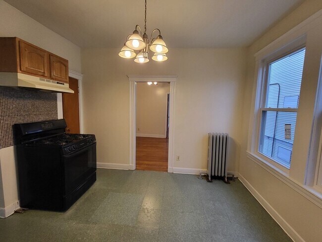 Building Photo - 19 Mora St