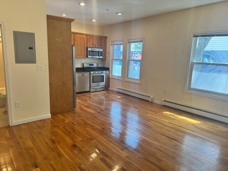 Building Photo - 81 Tremont St