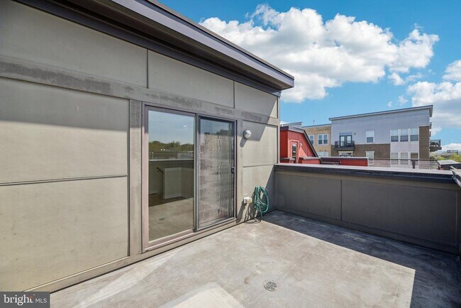 Building Photo - 5627 45th Ave