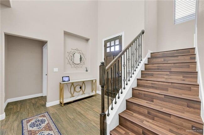 Building Photo - 33 Colvin Ave