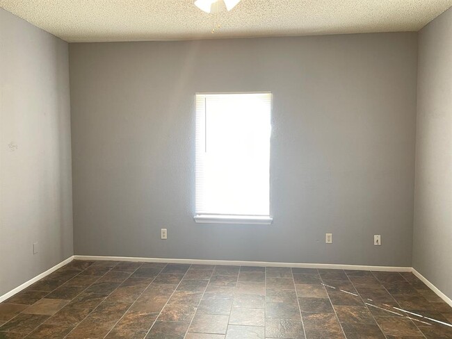 Building Photo - 2204 Millstone Dr