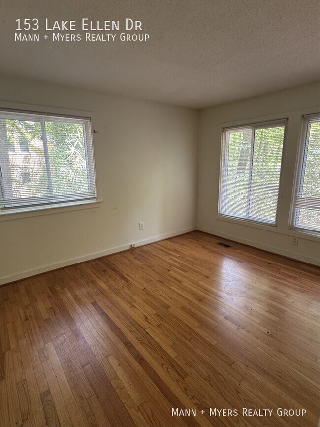 Building Photo - 153 Lake Ellen Dr