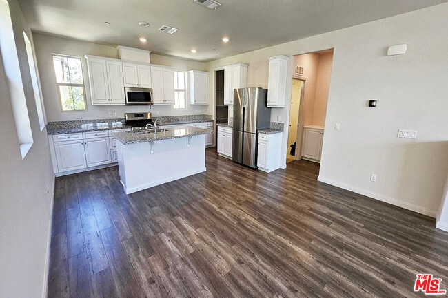 Building Photo - 7245 Maple Rd