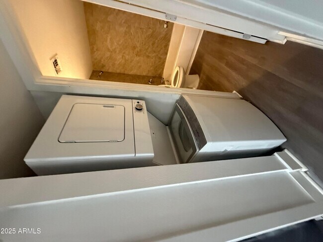 Building Photo - 18202 N Cave Creek Rd