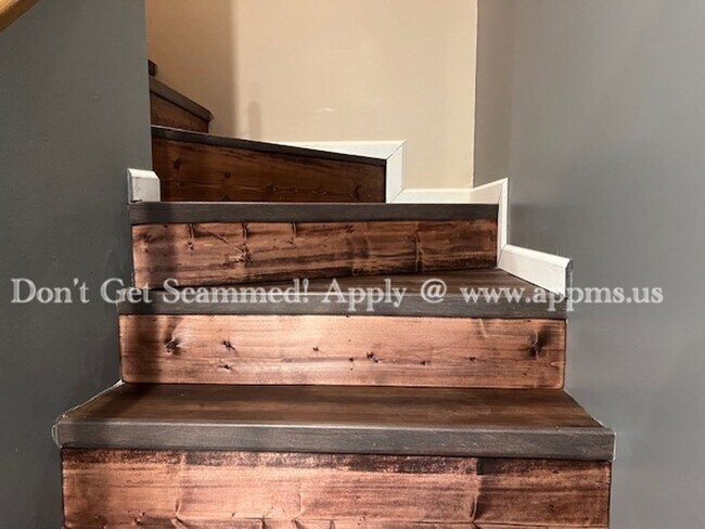 Building Photo - Location!!!!