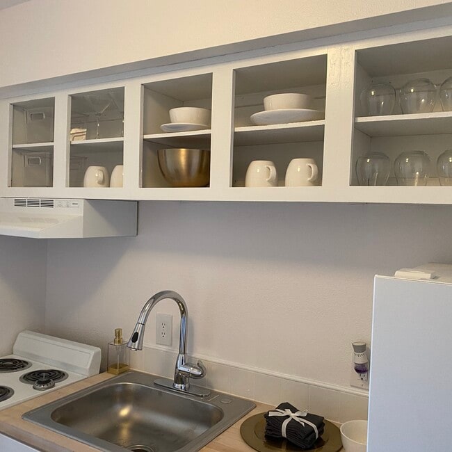 Fresh, clean, kitchen design - 1125 N 7th Ave