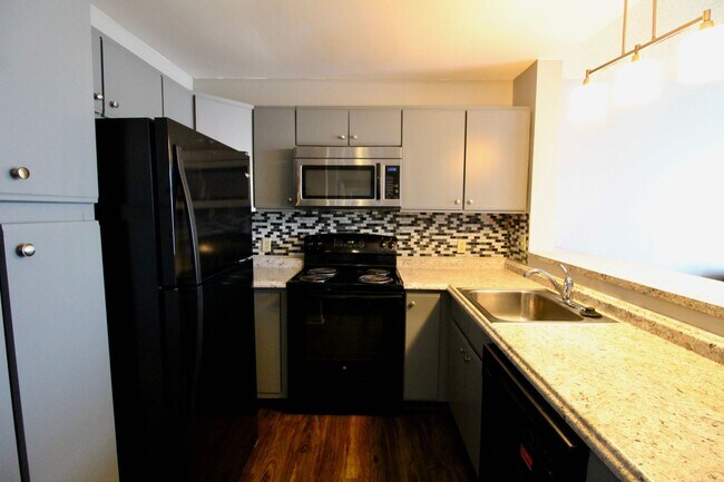 Building Photo - 1330 Hunters Rd
